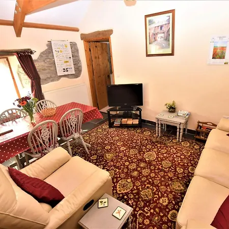 2 Bed In Liskeard Congs *