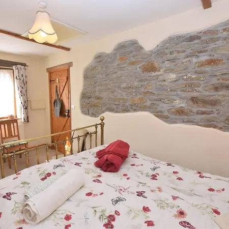2 Bed In Liskeard Congs *